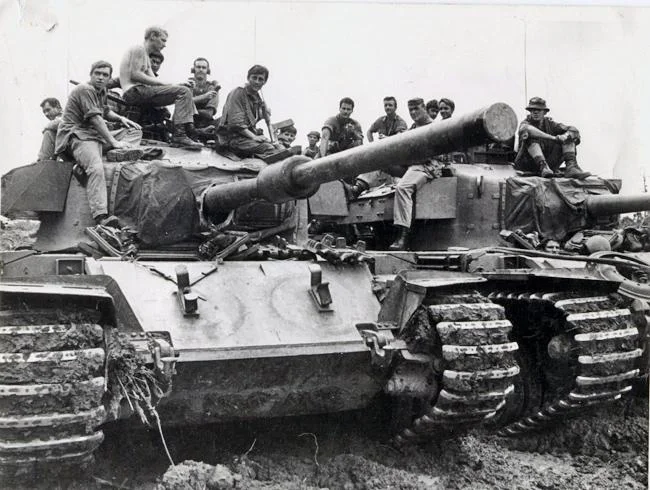 New Zealand Soldiers on Centurion Tank Vietnam | A Military Photos ...