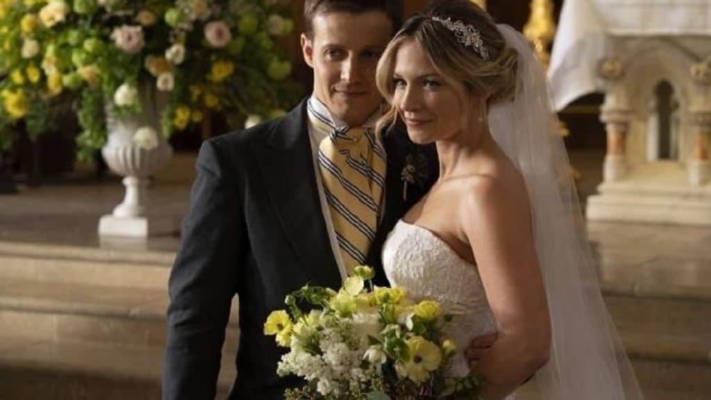 Blue Bloods Jamie And Eddie Kiss Blue Bloods fans upset Eddie and Jamie wedding scene didn't show couple exchanging vows, voice