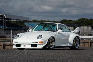 Une Porsche 911 GT2R homologuée pour la route bientôt aux enchères