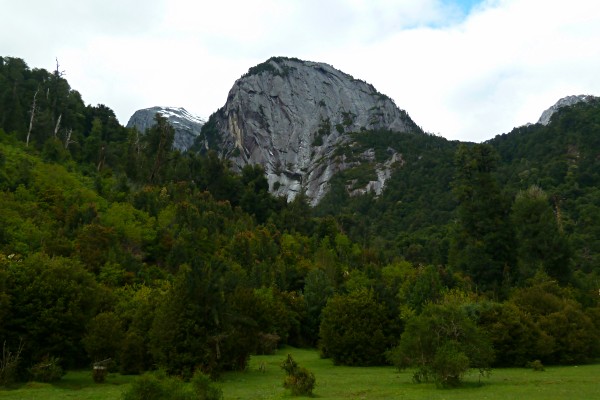 Cochamó-Valley-hiking-in-chile