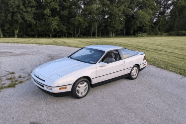 Three-quarter view of a 1989 white Ford Probe