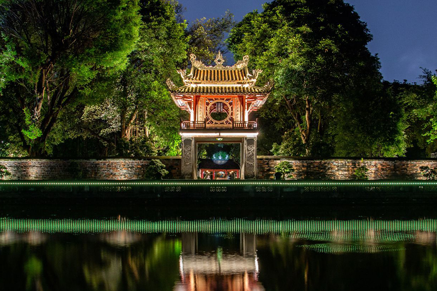 Night Tour of the Temple of Literature