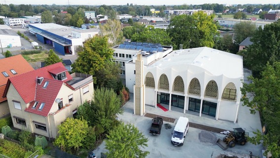 Die Moschee in Schnelsen, gefilmt von oben. © Screenshot 