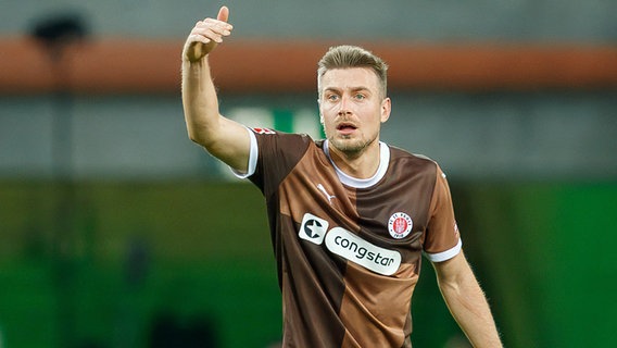 Verteidiger Hauke Wahl vom FC St. Pauli © IMAGO / DeFodi Images 