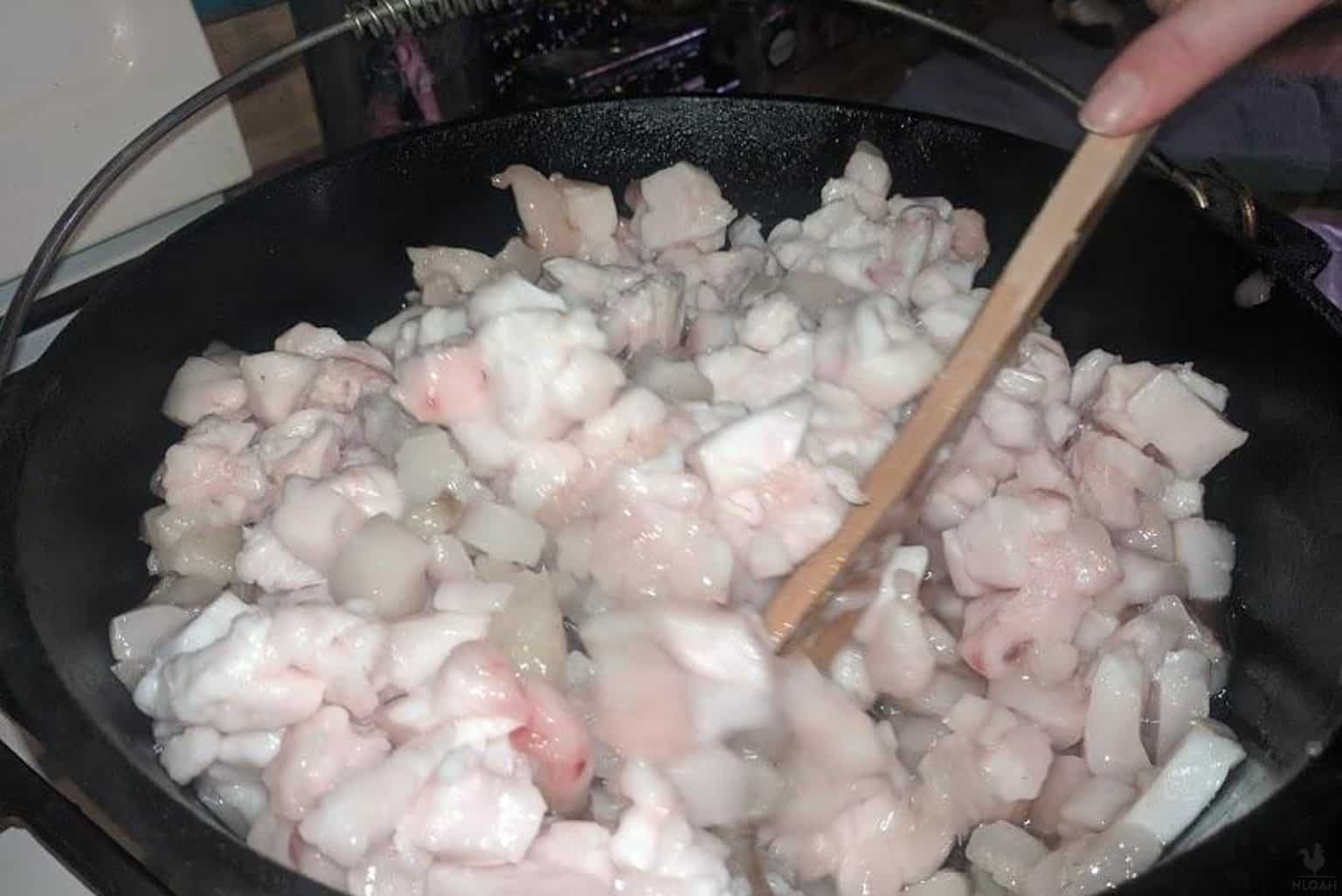 rendering lard in cast iron skillet