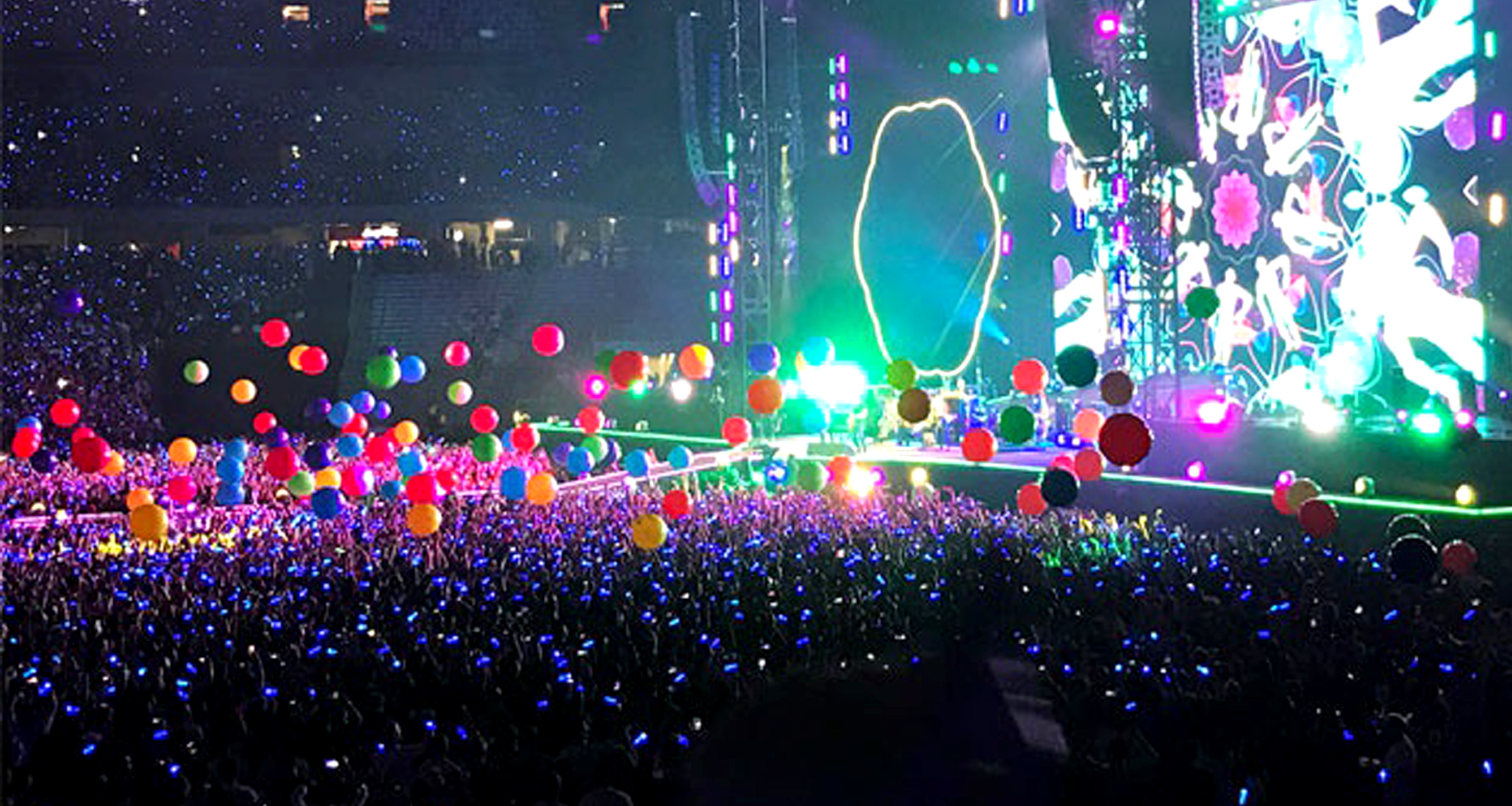 Coldplay Creates Interaction With Light-Up Glowballs for 'A Head Full ...