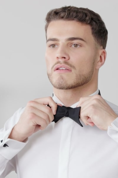 06.06.23 - How to tie a bow tie (1)