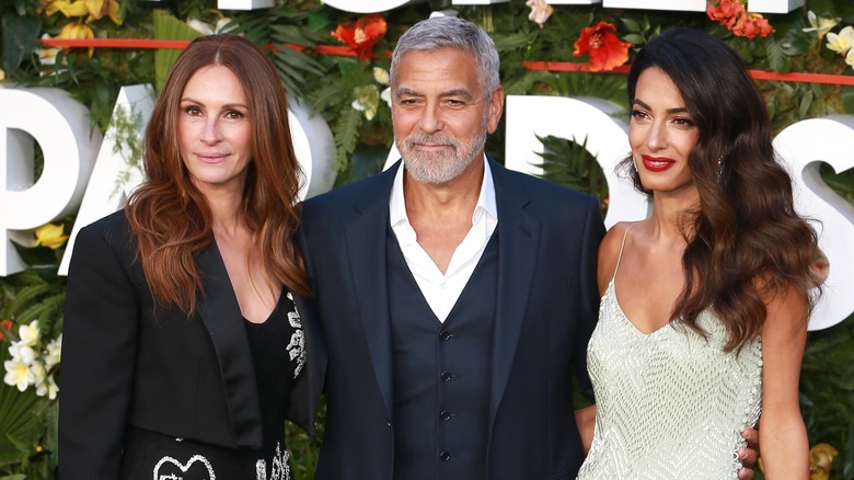 Julia Roberts smiling with George and Amal Clooney