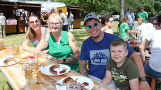 Roter Familienspaß im Schwechater Felmayergarten