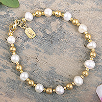 Gold-plated cultured pearl beaded bracelet, 'Leading Lady' - Beaded Bracelet with Cultured Pearl