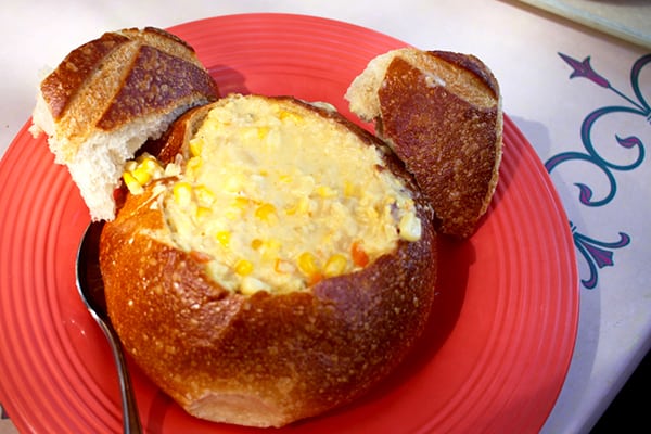 29 Amazing Things to Eat and Drink at Disneyland - What to Eat at Disneyland Tips and Tricks