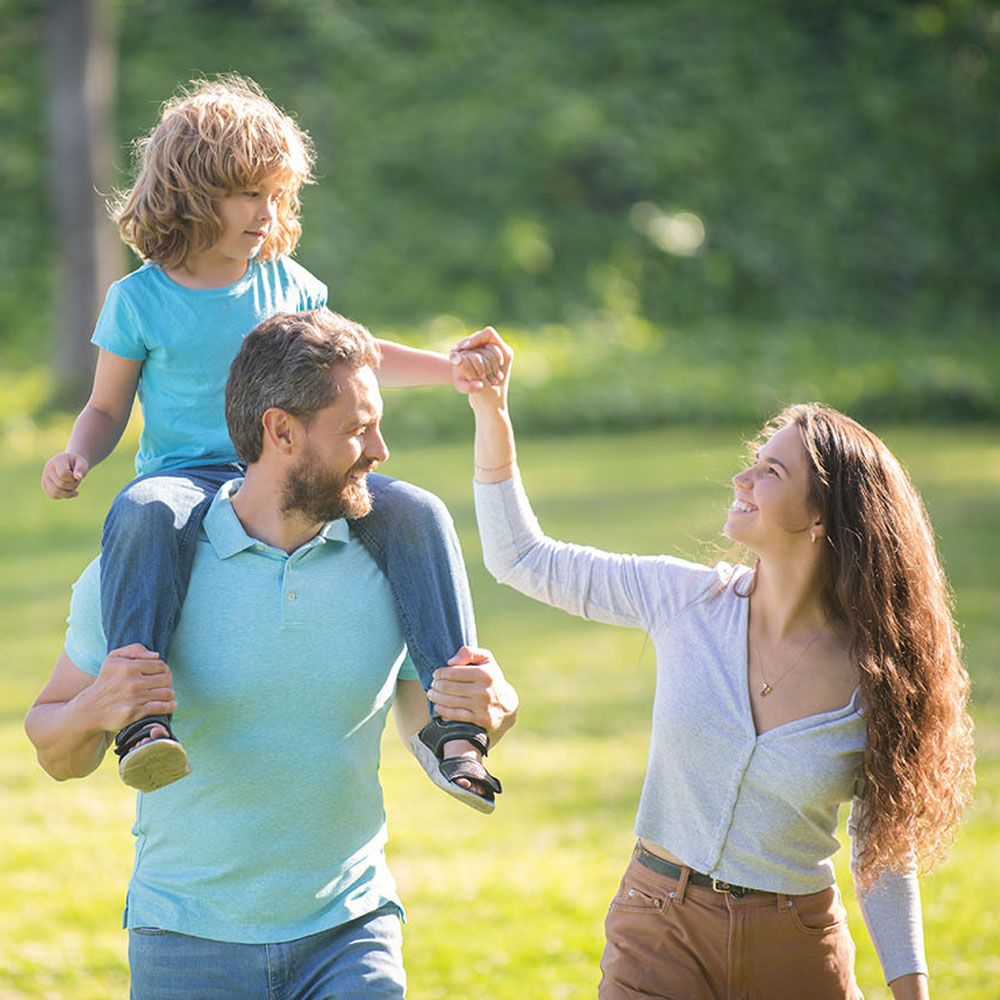 mom, dad and child picture