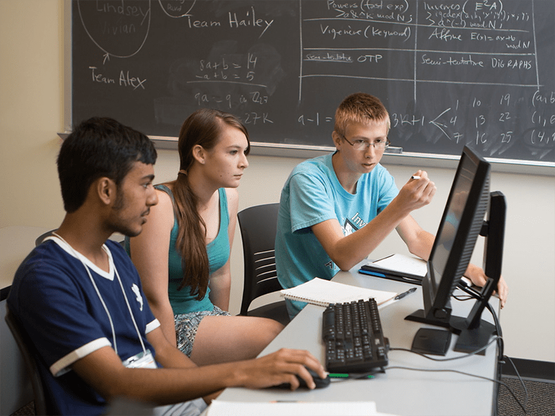 Photo of ONU students at a shared computer