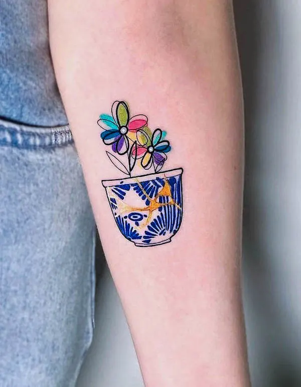 Small simple kintsugi tattoo by @avant_garde_ink