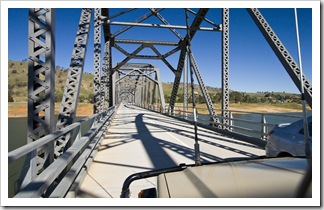 Crossing Lake Hume east of Albury