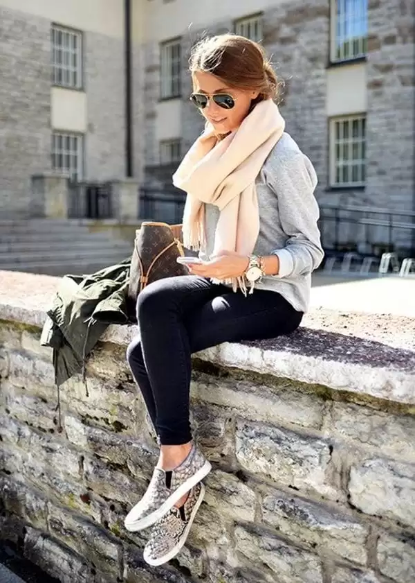 30 Cute College Girl Outfit Ideas with Styling Tips