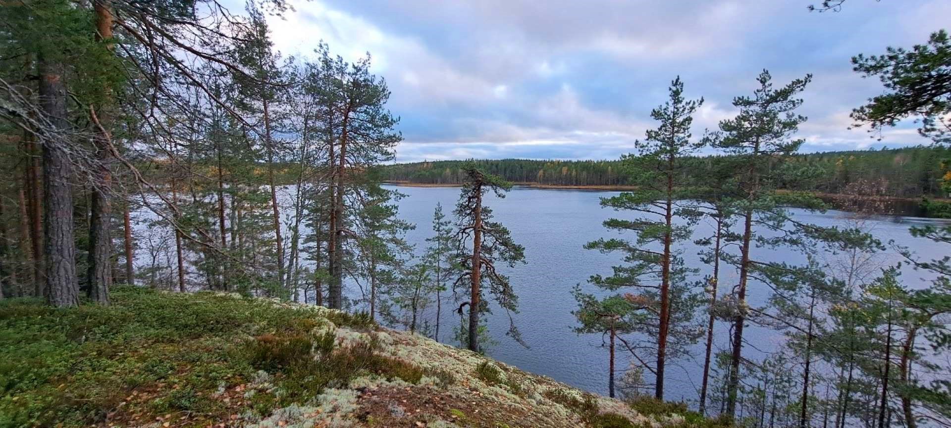 Walking around Suurijärvi lake in Savonlinna