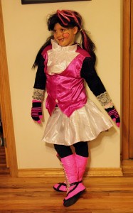 Draculaura Costume DIY