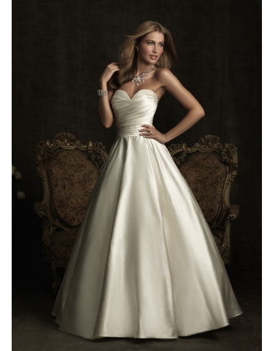 robe de mariée simple et classique en satin