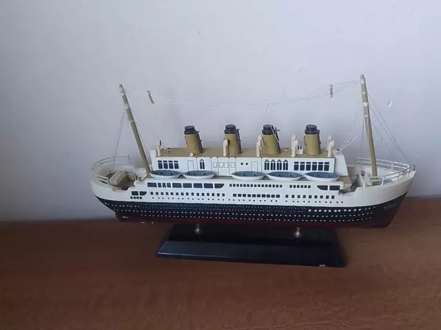 RMS TITANIC 1912 WHITE STAR LINE Wooden Replica Model Cruise Ship £27. ...