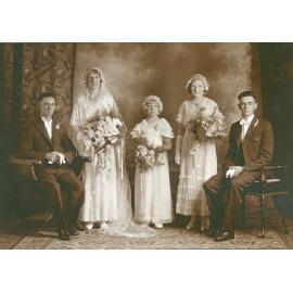 Bridal party of Albert Edward and Charlotte Annie Markcrow (nee Loose), Ipswich, 1933