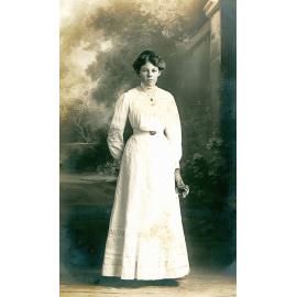 Girl with Christian name, Sarah, aged 22, Ipswich, 1912