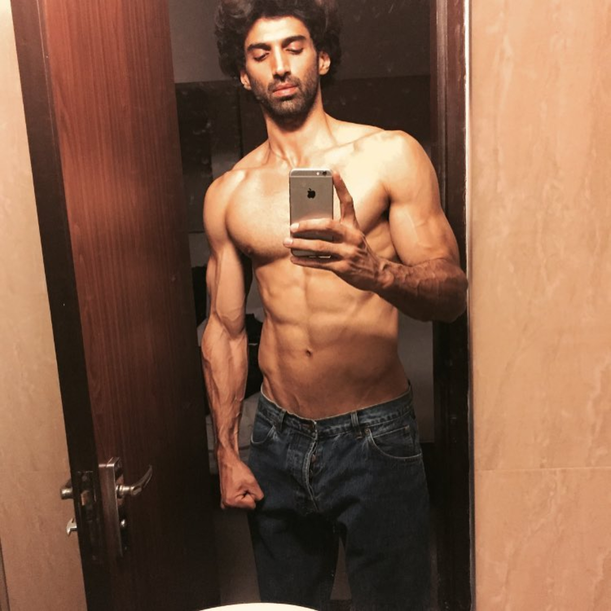 5 drool worthy shirtless PICS of Aditya Roy Kapur that won't let ...