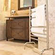 Freestanding towel warmer