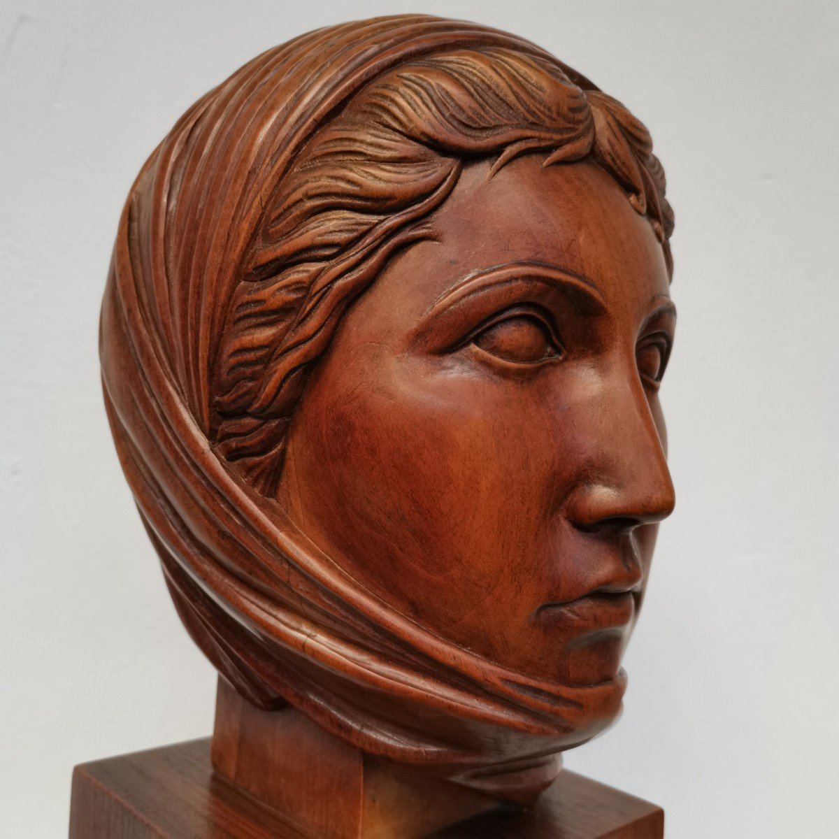 Female Bust In Carved Wood. Art Deco-photo-2