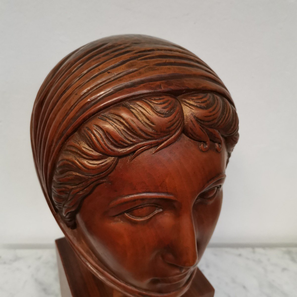 Female Bust In Carved Wood. Art Deco-photo-3