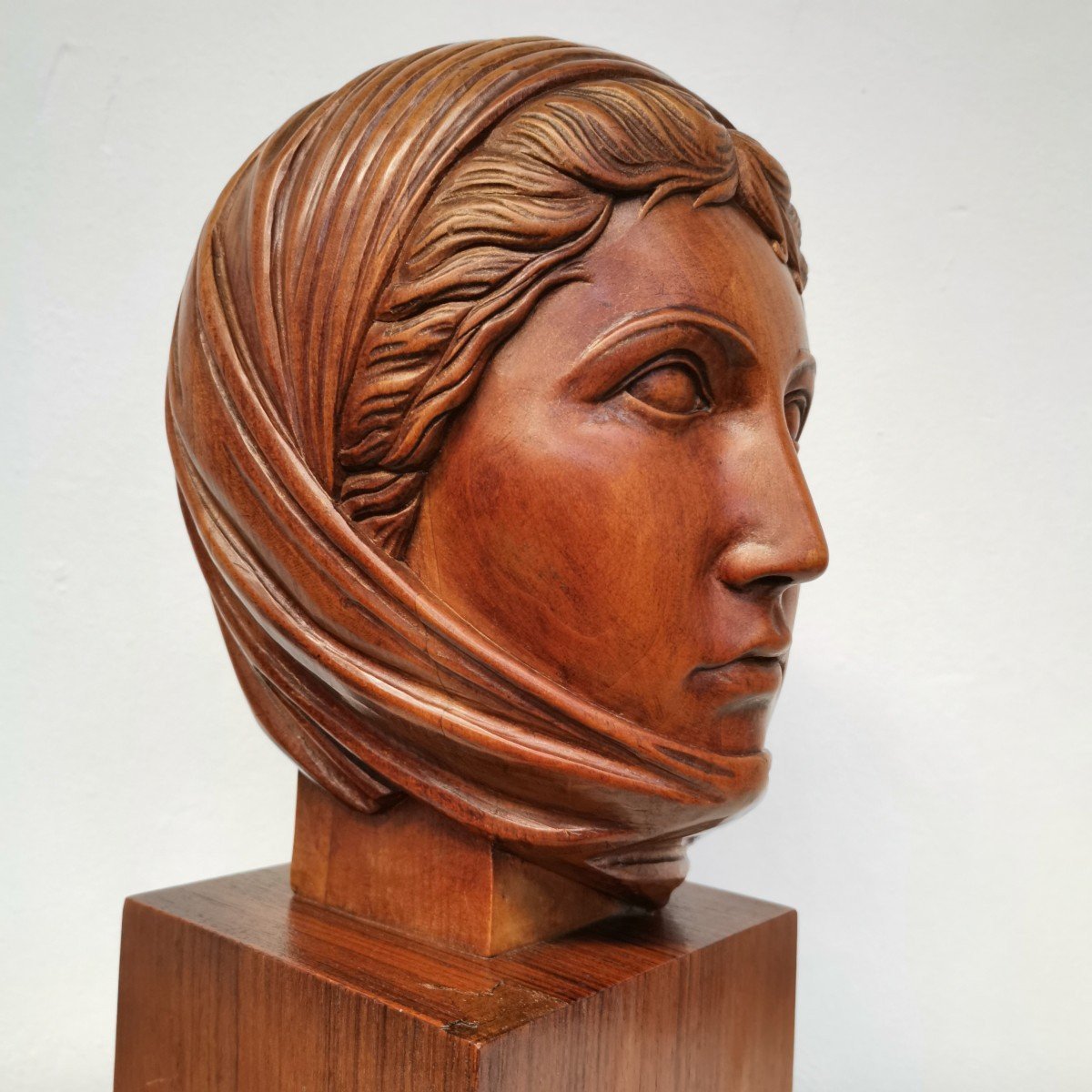 Female Bust In Carved Wood. Art Deco-photo-4