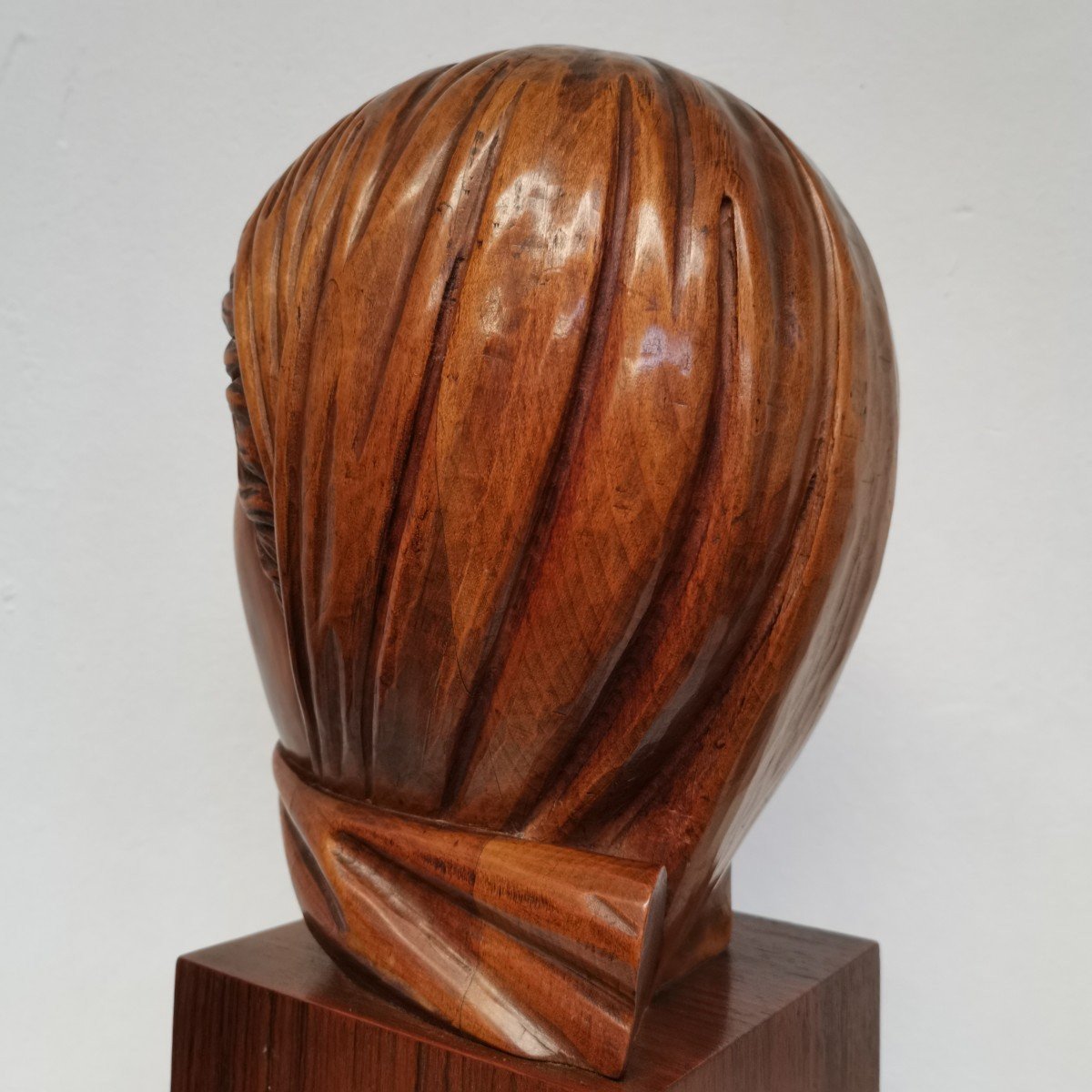 Female Bust In Carved Wood. Art Deco-photo-2