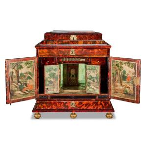 Cabinet De Table En écaille De Tortue Avec Intérieur Polychrome. Anvers, Milieu Du XVIIe Siècle