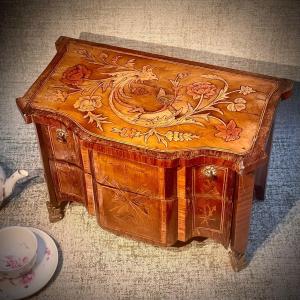 Chest Of Drawers Scale Model Inlaid With Flowers & Birds