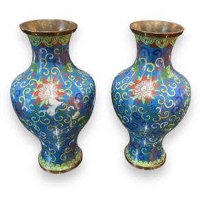 Paire De Vases Chinois En émaux Cloisonnés