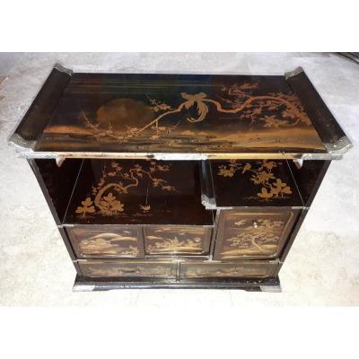 Petit cabinet Kazaridana Japonais Laqué, Japon époque d'Edo