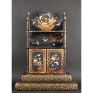 Cabinet Incrusté De Nacre, Laque, Nagasaki, Japon, époque Edo/meiji, XIXe Siècle. 