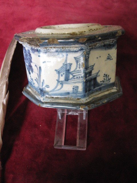 Octagonal Ceramic Inkwell Talavera. 18th Century.decorated In Blue-photo-6