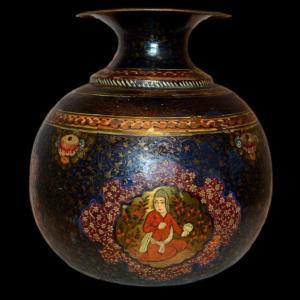 Vase, Lota Indo-perse signé et peint de miniatures persanes, époque Kadjar fin du XIXème siècle