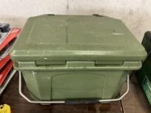 20 QT Grizzly Cooler