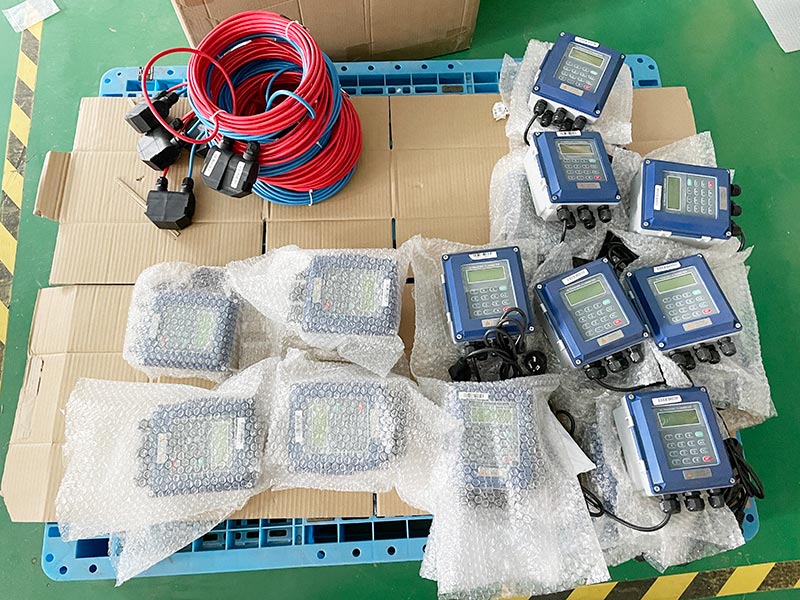 Ultrasonic water clamp on sensor module flow meter