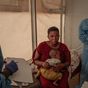 Une patiente et son bébé dans un centre de traitement contre la Mpox en République démocratique du Congo, le 16 août 2024.