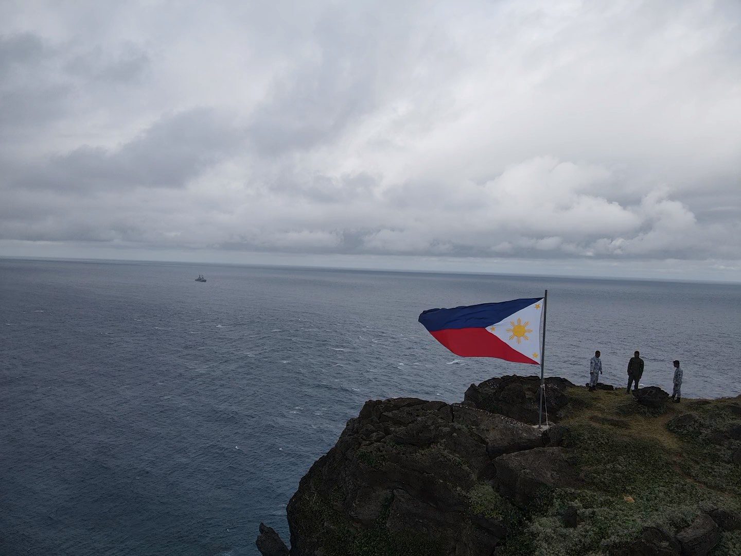 Pilipinas upang palakasin ang presensya ng militar sa mga isla na ...