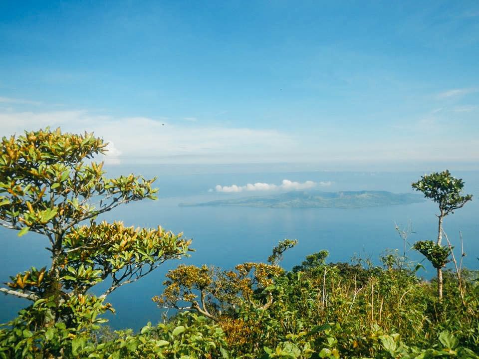 SUMMIT. Mt. Maculot provides excellent views of Batangas. Photo by Sheila Mei (adrenalineromance.com)  