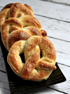 homemade soft pretzels