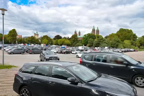 War in diesem Jahr ein großes Thema in Speyer: Parken und die damit verbundenen Gebühren. Hier ist der Festplatz zu sehen. 