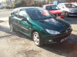 PEUGEOT 206 green