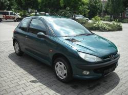 PEUGEOT 206 green