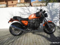 TRIUMPH THUNDERBIRD 900 blue