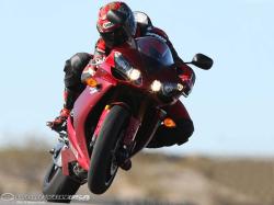 YAMAHA R1 red